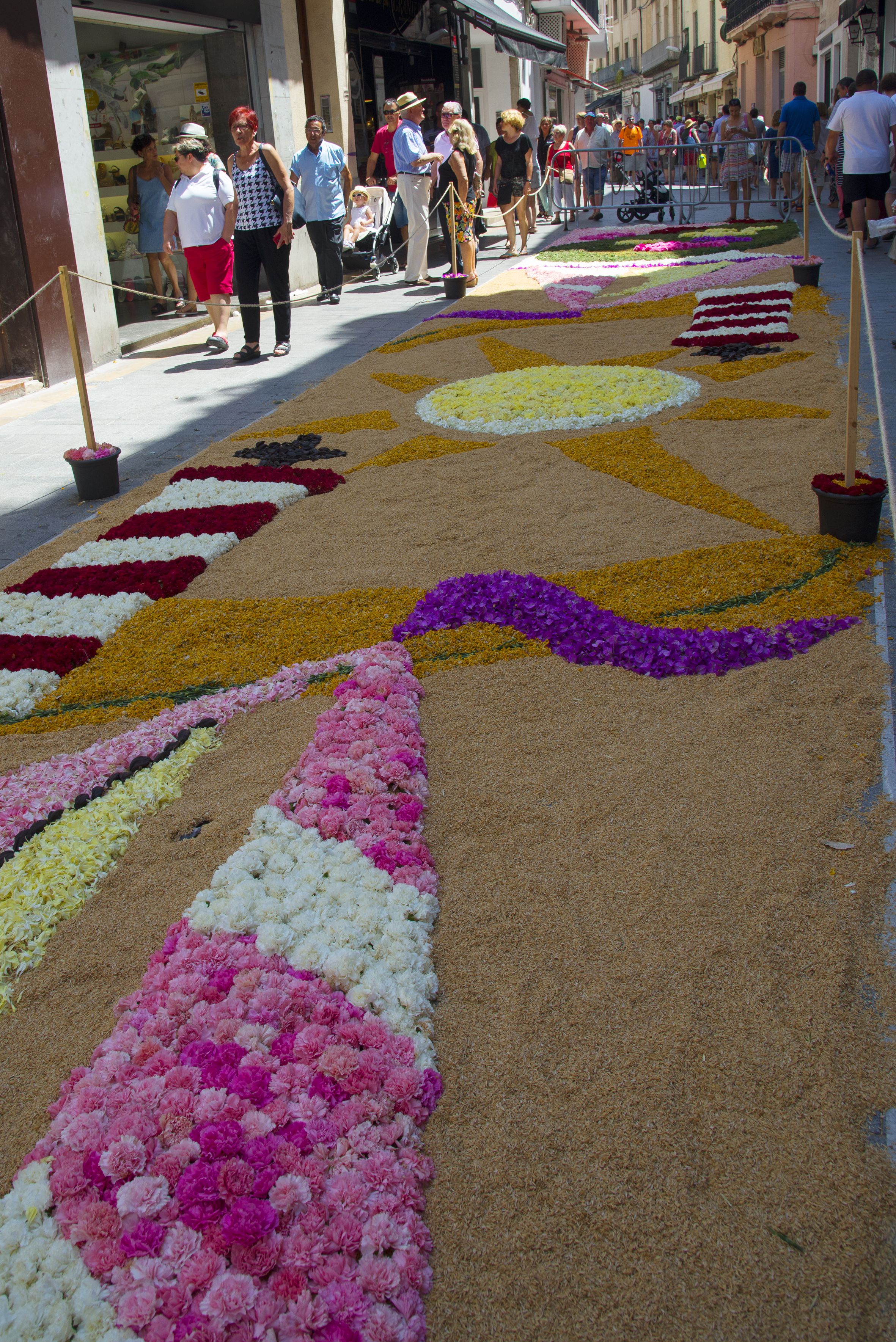 Alfombras florales del Corpus Christi de Sitges decorando las calles del centro histórico en junio de 2026
