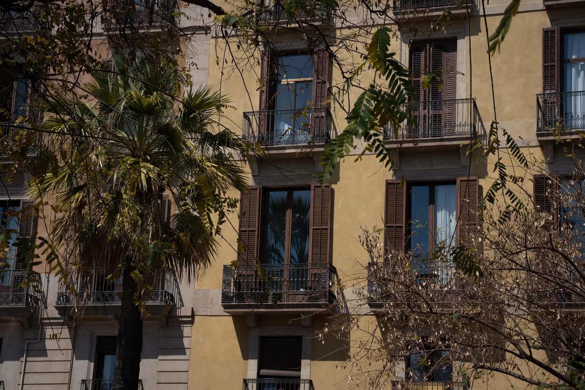 La mayoría de los españoles considera que la reducción de la oferta de pisos de alquiler es culpa de las viviendas turísticas