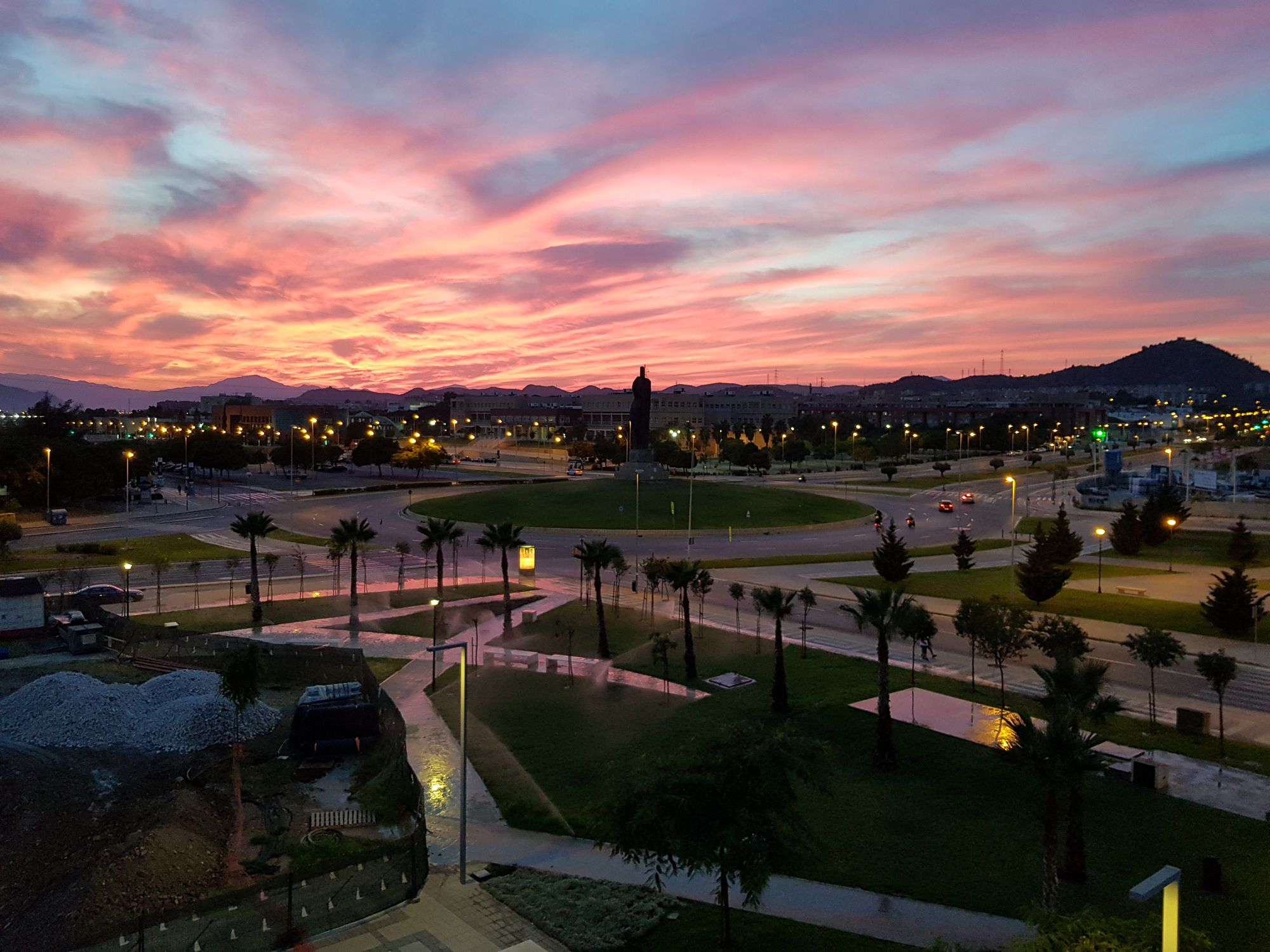 Vista panorámica de Teatinos, uno de los mejores barrios para comprar casa en Málaga por sus zonas residenciales y servicios.