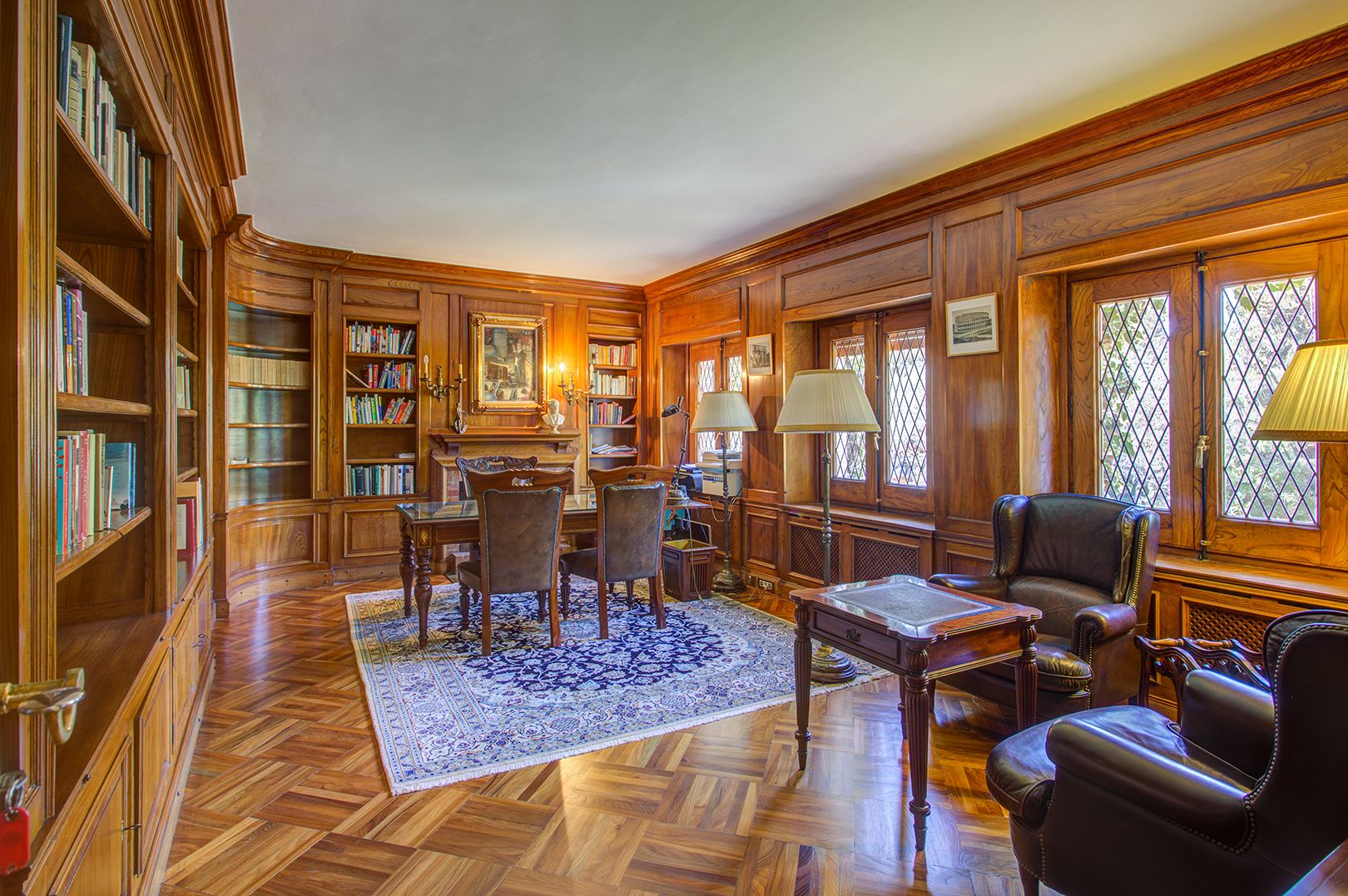 La histórica villa diplomática de Roger Tur Pallier, del 1947, en venta en Sitges por 7,5 millones de euros - Fotocasa Life La histórica villa diplomática de Roger Tur Pallier, del 1947, en venta en Sitges por 7,5 millones de euros - Fotocasa Life - inmobiliarias, noticias, walter haus, walter hays - inmobiliarias - Ubicada en Terramar, una de las urbanizaciones más cotizadas de la localidad costera de Sitges (Barcelona), la mansión fue construida en 1947 para Roger Tur Pallier, cónsul honorario de Francia en Zaragoza entre los años 1949-1972
