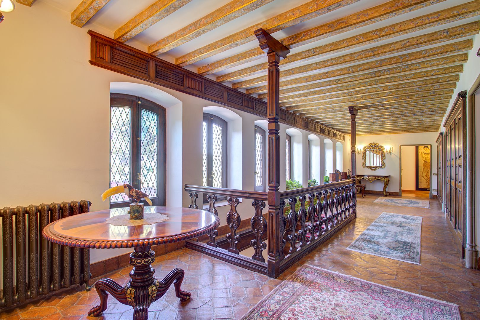 La histórica villa diplomática de Roger Tur Pallier, del 1947, en venta en Sitges por 7,5 millones de euros - Fotocasa Life La histórica villa diplomática de Roger Tur Pallier, del 1947, en venta en Sitges por 7,5 millones de euros - Fotocasa Life - inmobiliarias, noticias, walter haus, walter hays - inmobiliarias - Ubicada en Terramar, una de las urbanizaciones más cotizadas de la localidad costera de Sitges (Barcelona), la mansión fue construida en 1947 para Roger Tur Pallier, cónsul honorario de Francia en Zaragoza entre los años 1949-1972