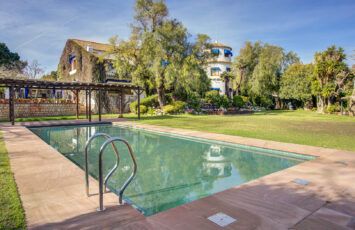 La histórica villa diplomática de Roger Tur Pallier, del 1947, en venta en Sitges por 7,5 millones de euros