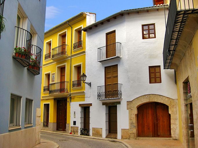 Viviendas del casco histórico de Alzira, uno de los municipios más baratos para comprar casa cerca de Valencia