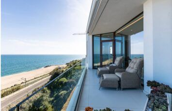 La espectacular casa en Sant Pol de Mar que convierte el Mediterráneo en parte de la decoración