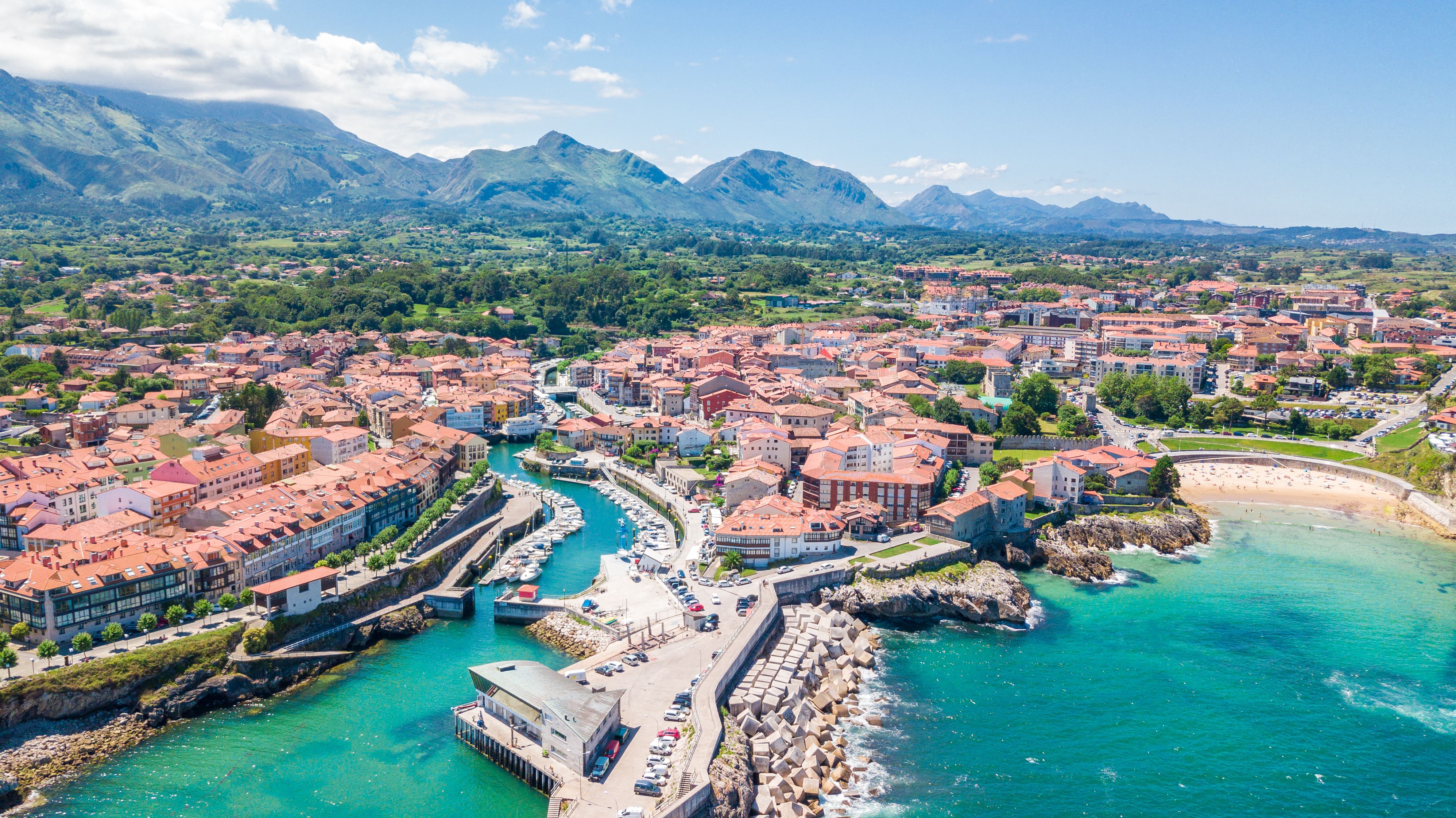 Vista de la localidad de Llanes