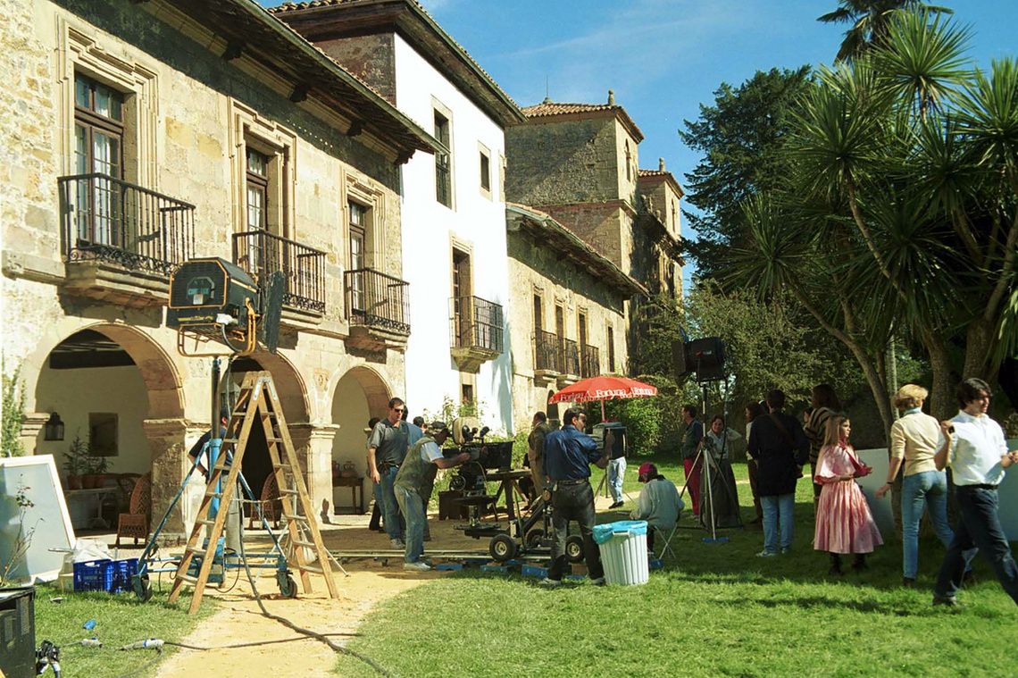 Rodaje de una película en el Palacio de Meres, una histórica casa de cine situada en Siero (Asturias).