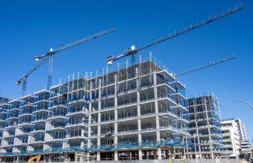 La previsión de oferta para 2026 cae 22.927 viviendas mientras la demanda sube a 143 interesados por inmueble