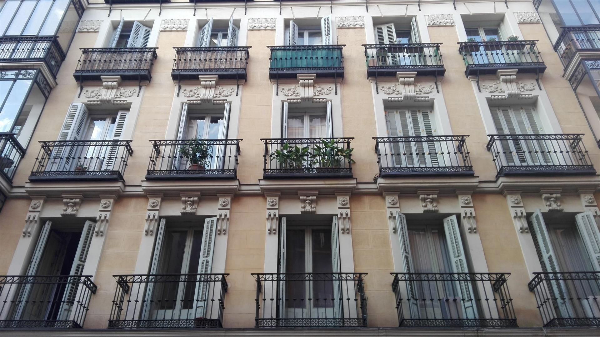 Los ingresos de los propietarios con varias viviendas en alquiler son cuatro veces mayores que la renta de los inquilinos