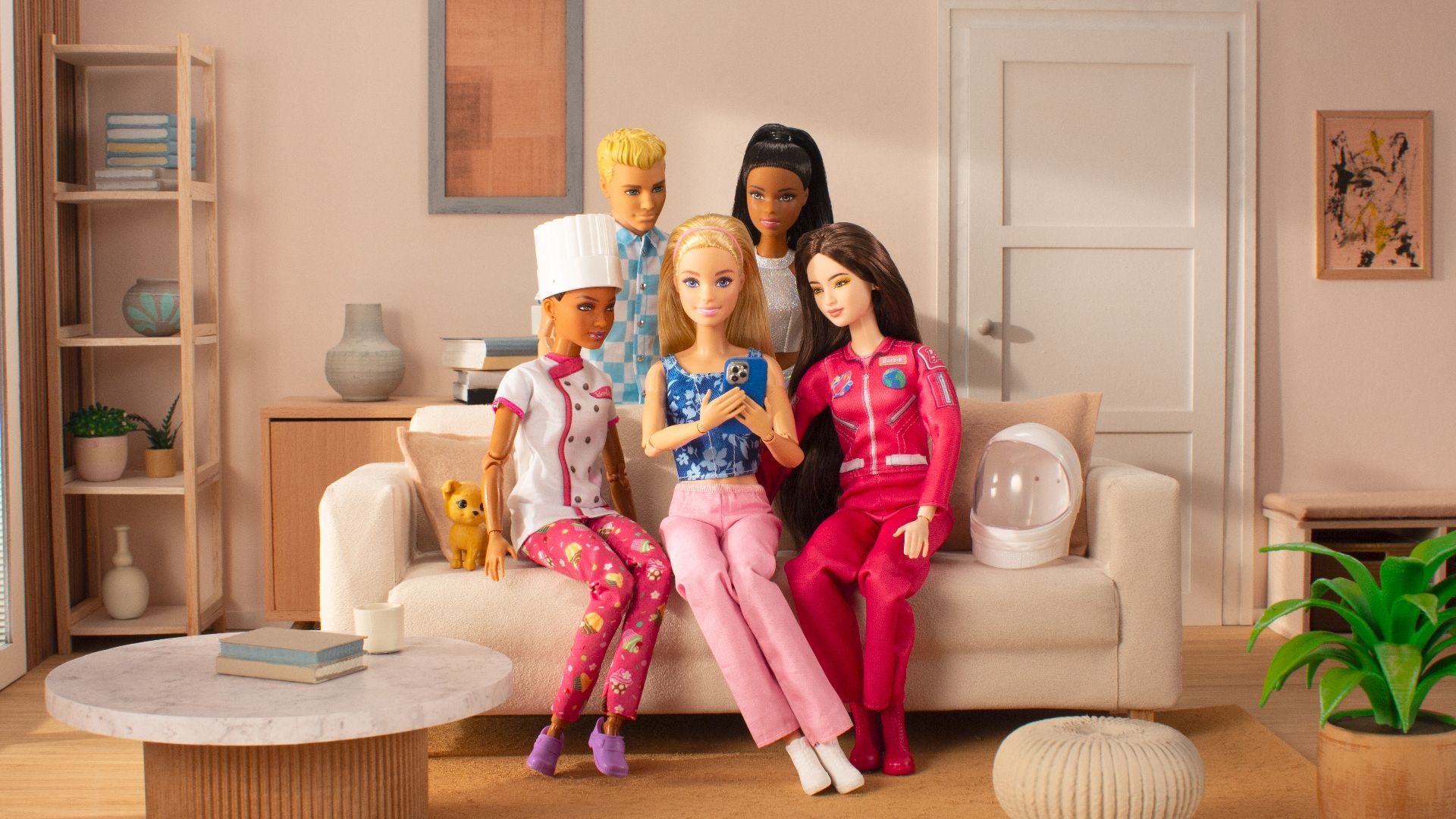 Barbie junto a sus amigos, para Fotocasa.