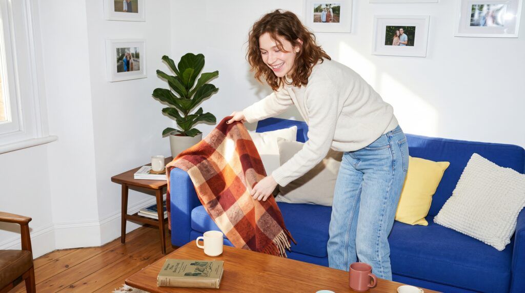 Cómo cambiar los textiles de casa del verano al otoño: 7 trucos fáciles para renovar tu decoración
