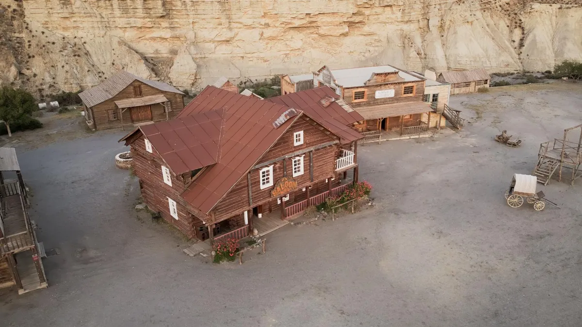 Conviértete en el propietario de una villa del Wild West en España: ¿cuánto cuesta comprar Western Leone, el mítico poblado del ‘spaghetti western’ en Tabernas? img859